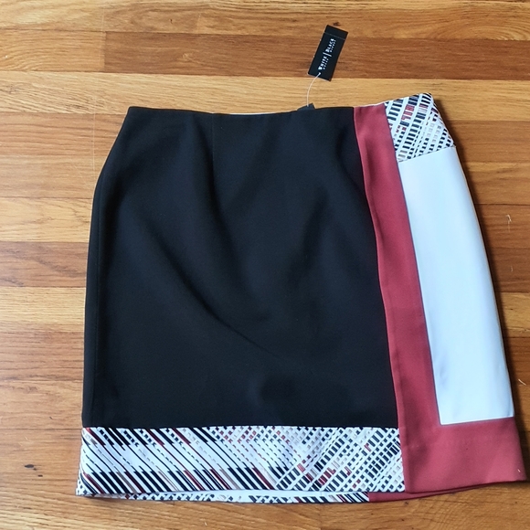 WHBM Colorblock Embroidered Bodice - Picture 3 of 7